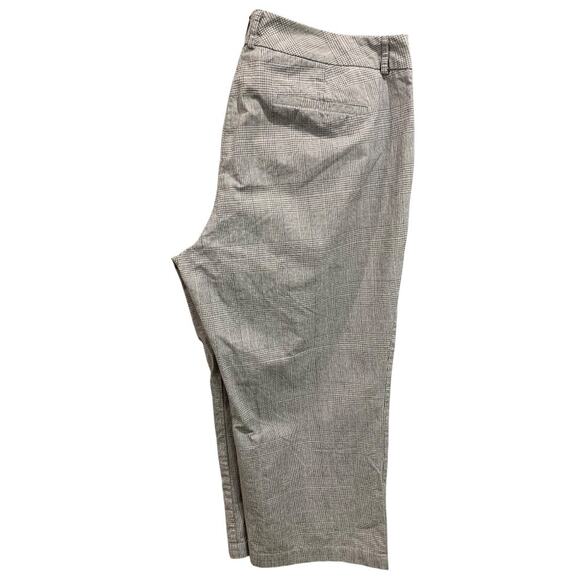 Size 16 Dockers Womens Plaid Gray Pants Mid Rise Curvy Metro Capri - Picture 1 of 8